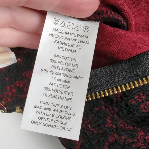 MICHAEL Michael Kors Red and Black Textured Lace‎ Print Mini Skirt Size Large - Picture 7 of 7